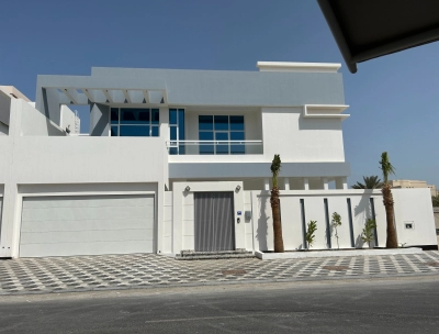 For sale, a new, elegant villa in a special location and a quiet area near the Saar Mall.